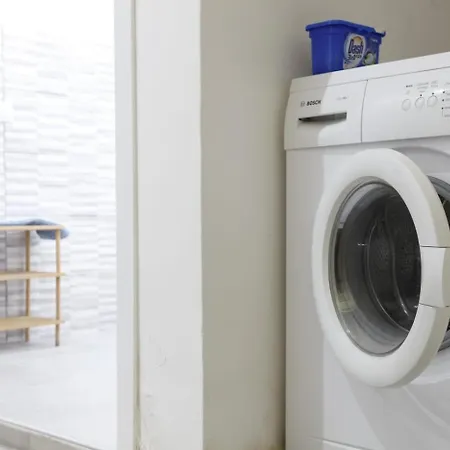 Orange Tree House Rom